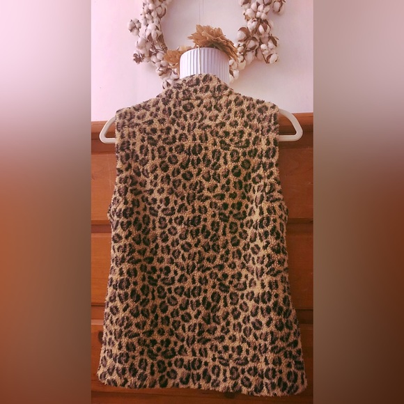 Calvin Klein Cheetah Print Vest - Picture 2 of 4